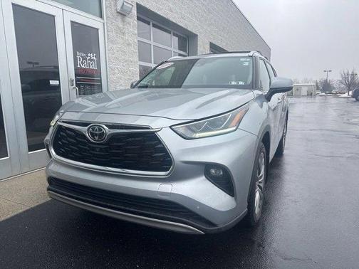 2022 Toyota Highlander Platinum
