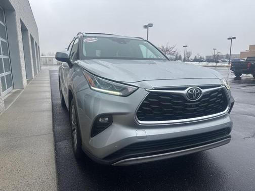 2022 Toyota Highlander Platinum