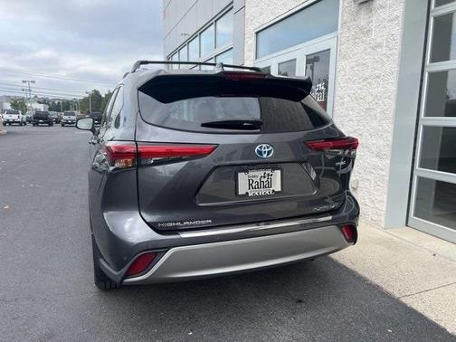 2020 Toyota Highlander Hybrid Platinum
