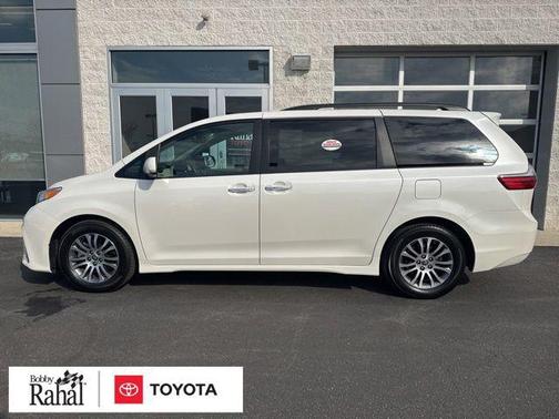 2020 Toyota Sienna XLE