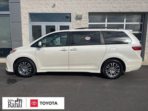 2020 Toyota Sienna XLE