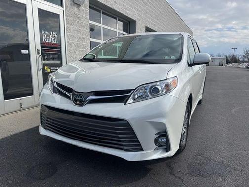 2020 Toyota Sienna XLE