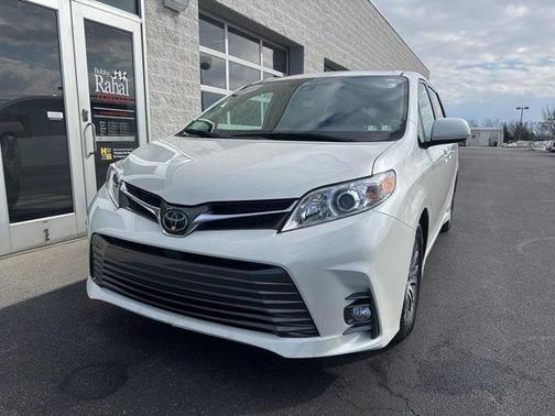 2020 Toyota Sienna XLE