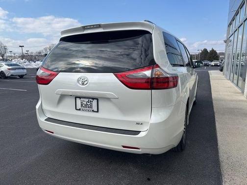 2020 Toyota Sienna XLE