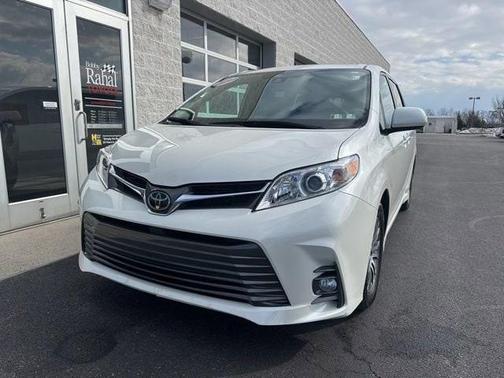 2020 Toyota Sienna XLE