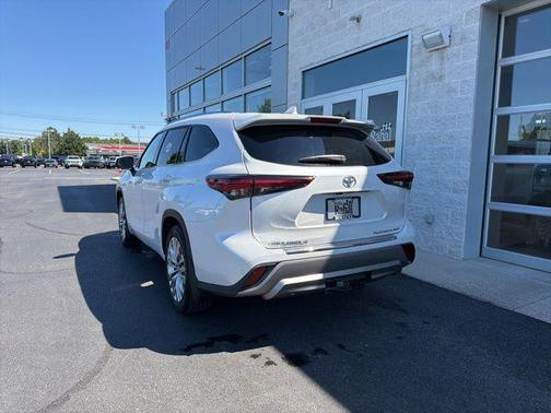 Wind Chill Pearl 2024 Toyota Highlander Platinum