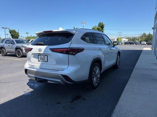Wind Chill Pearl 2024 Toyota Highlander Platinum