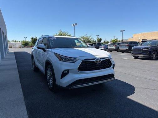 Wind Chill Pearl 2024 Toyota Highlander Platinum