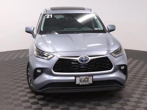 Moon Dust 2021 Toyota Highlander Hybrid XLE