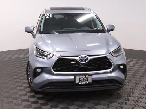 Moon Dust 2021 Toyota Highlander Hybrid XLE