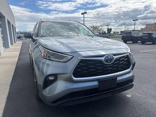 Moon Dust 2021 Toyota Highlander Hybrid XLE