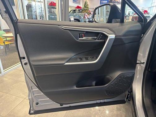 2025 Toyota RAV4 Hybrid SE