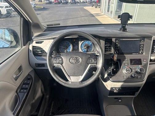 2019 Toyota Sienna XLE Premium