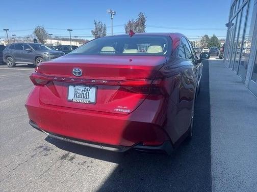 2020 Toyota Avalon Hybrid XLE Plus