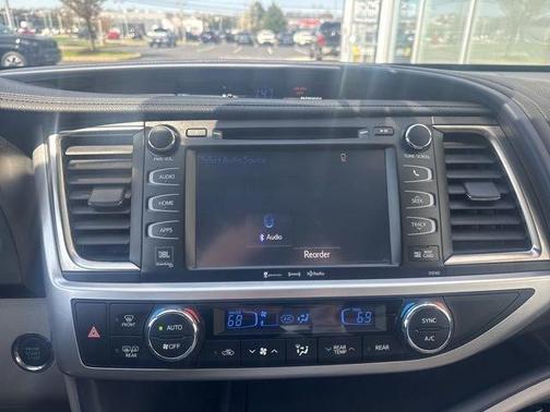 Silver Sky Metallic 2016 Toyota Highlander Limited