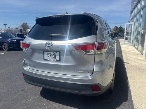 Silver Sky Metallic 2016 Toyota Highlander Limited