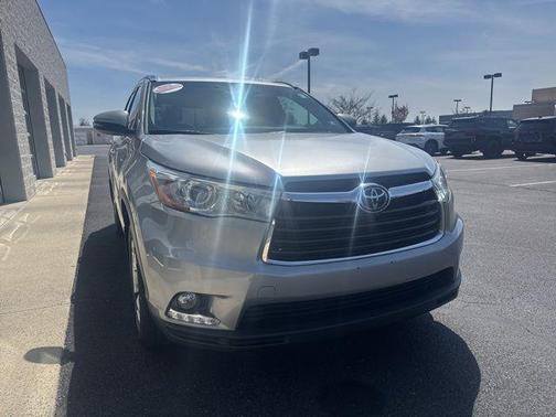 Silver Sky Metallic 2016 Toyota Highlander Limited