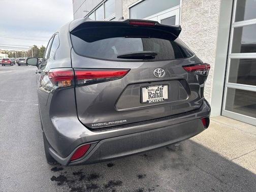 2022 Toyota Highlander L