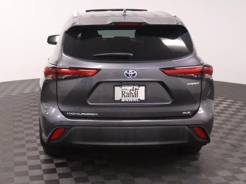2022 Toyota Highlander Hybrid XLE