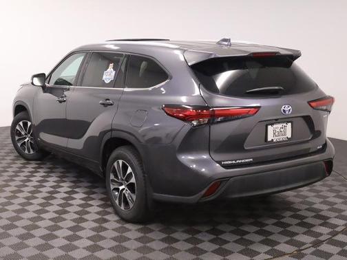 2022 Toyota Highlander Hybrid XLE