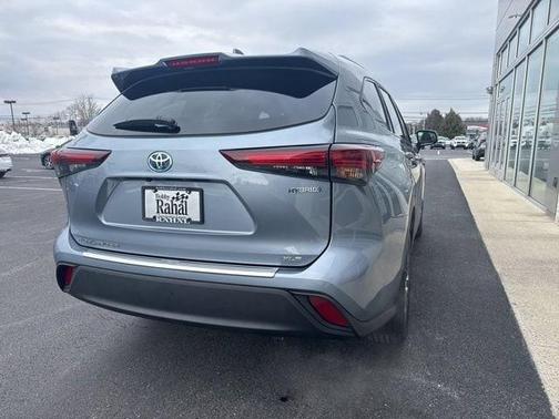 2024 Toyota Highlander Hybrid XLE