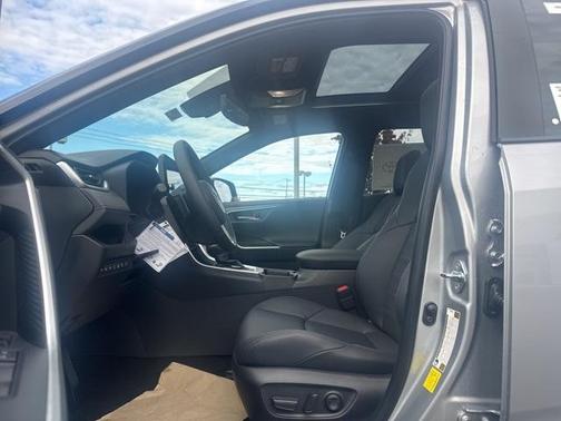 2025 Toyota RAV4 Hybrid SE