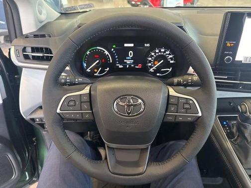 2025 Toyota Sienna XLE