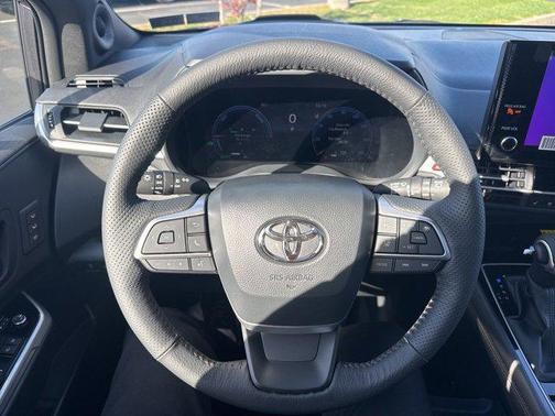 2025 Toyota Sienna Platinum