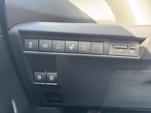 2025 Toyota Sienna Platinum