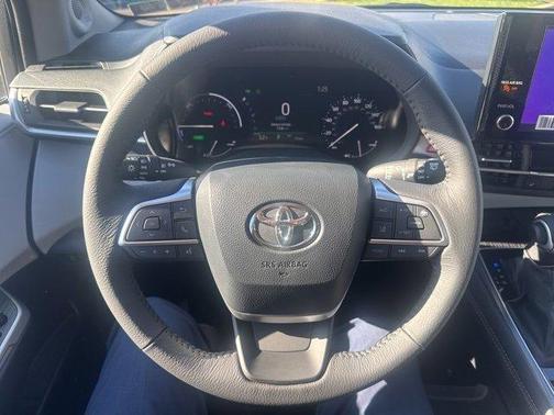 2025 Toyota Sienna XLE