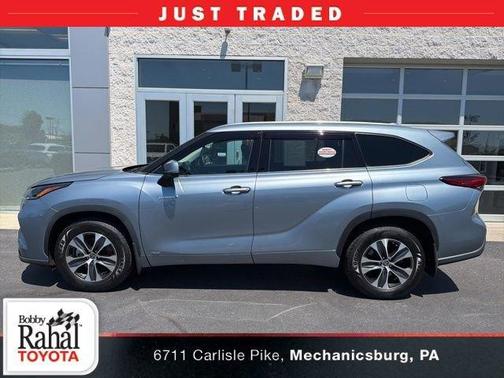 Moon Dust 2021 Toyota Highlander Hybrid XLE