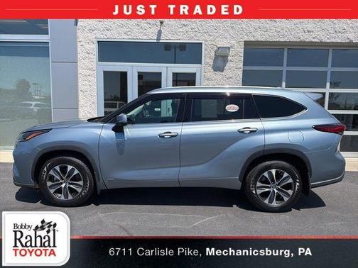 Moon Dust 2021 Toyota Highlander Hybrid XLE