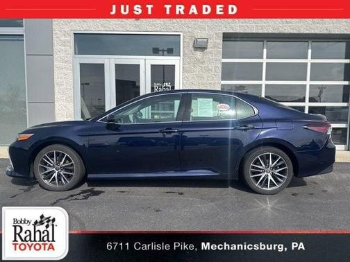 2022 Toyota Camry Hybrid XLE