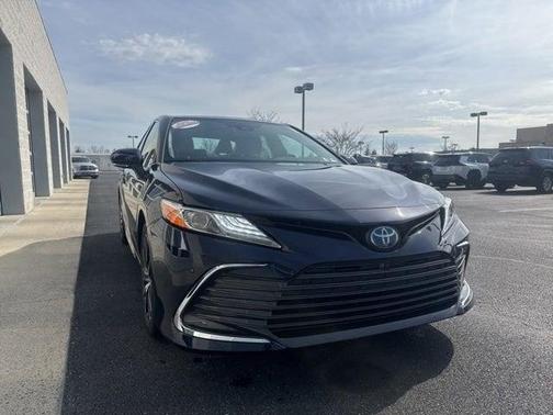 2022 Toyota Camry Hybrid XLE