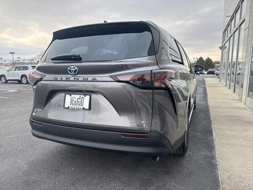 2024 Toyota Sienna LE