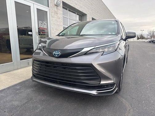 2024 Toyota Sienna LE