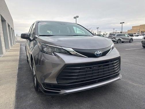 2024 Toyota Sienna LE