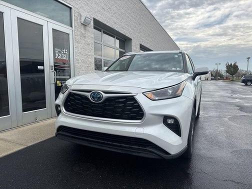 Wind Chill Pearl 2023 Toyota Highlander Hybrid XLE