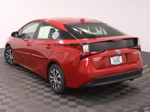 2022 Toyota Prius LE