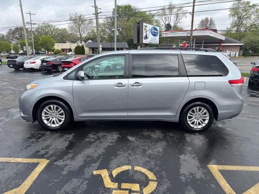 2013 Toyota Sienna 