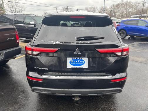 2022 Mitsubishi Outlander ES