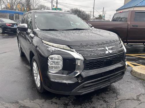 2022 Mitsubishi Outlander ES