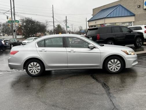 Photo 2 of 32 of 2012 Honda Accord LX