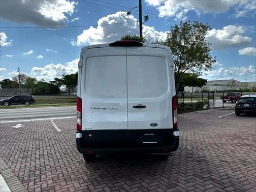 2022 Ford Transit-250 Base