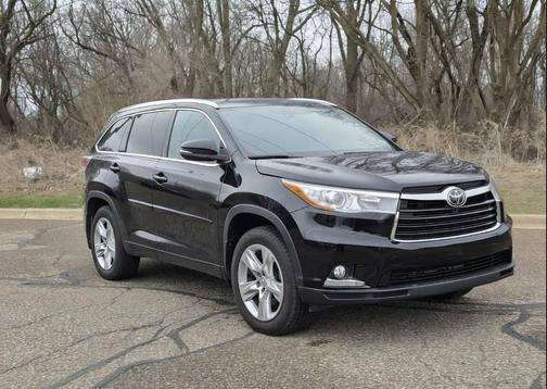 Attitude Black Metallic 2015 Toyota Highlander Limited