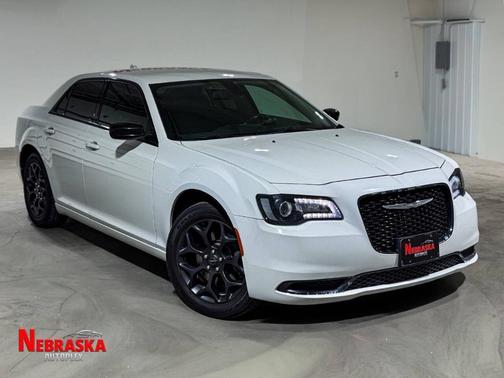 Bright White Clearcoat 2019 Chrysler 300 Touring