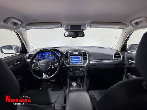 Bright White Clearcoat 2019 Chrysler 300 Touring