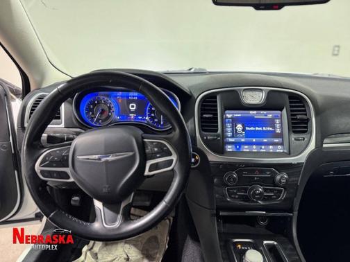 Bright White Clearcoat 2019 Chrysler 300 Touring