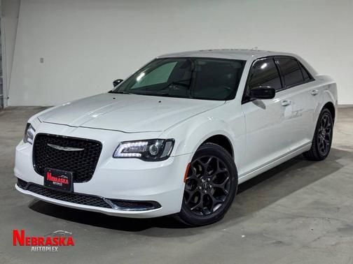 Bright White Clearcoat 2019 Chrysler 300 Touring
