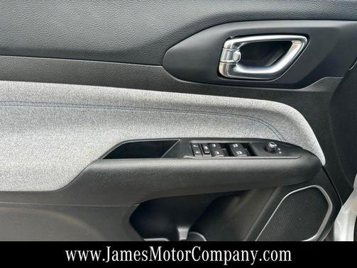 Billet Silver Metallic Clearcoat 2022 Jeep Compass Latitude